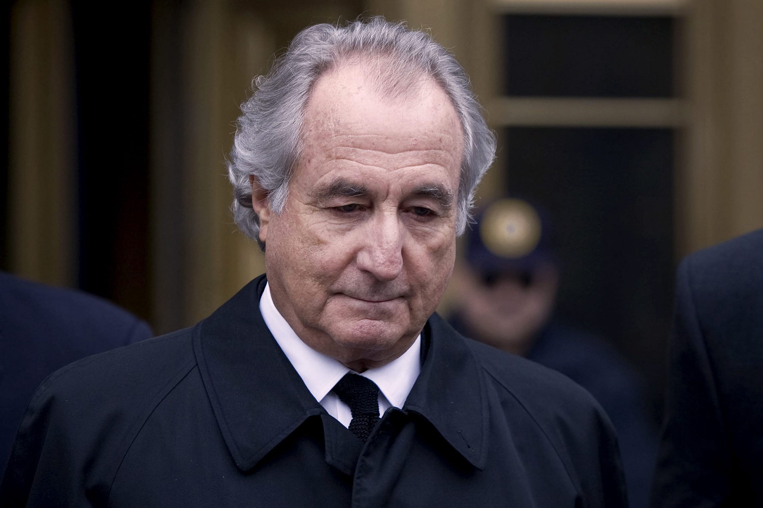 Bernie Madoff ganó $ 710 en prisión después de la condena por fraude Ponzi