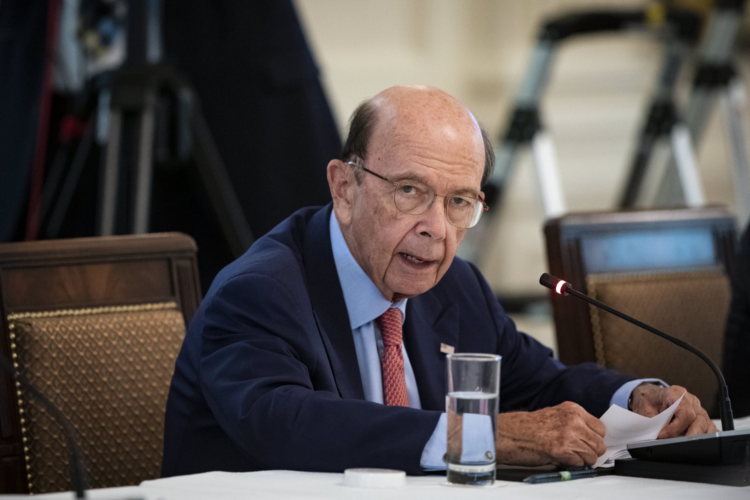 China sanciona al secretario de Comercio de Trump, Wilbur Ross