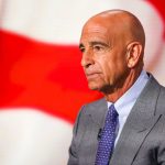 El arresto de Tom Barrack, amigo de Trump, pone el foco en los Emiratos Árabes Unidos