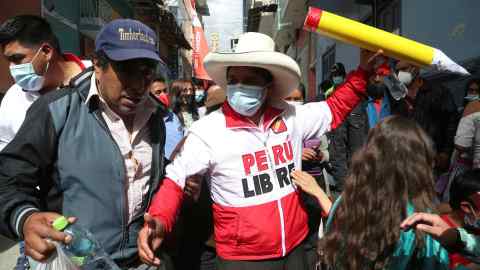 El izquierdista Pedro Castillo finalmente confirmado como próximo presidente de Perú