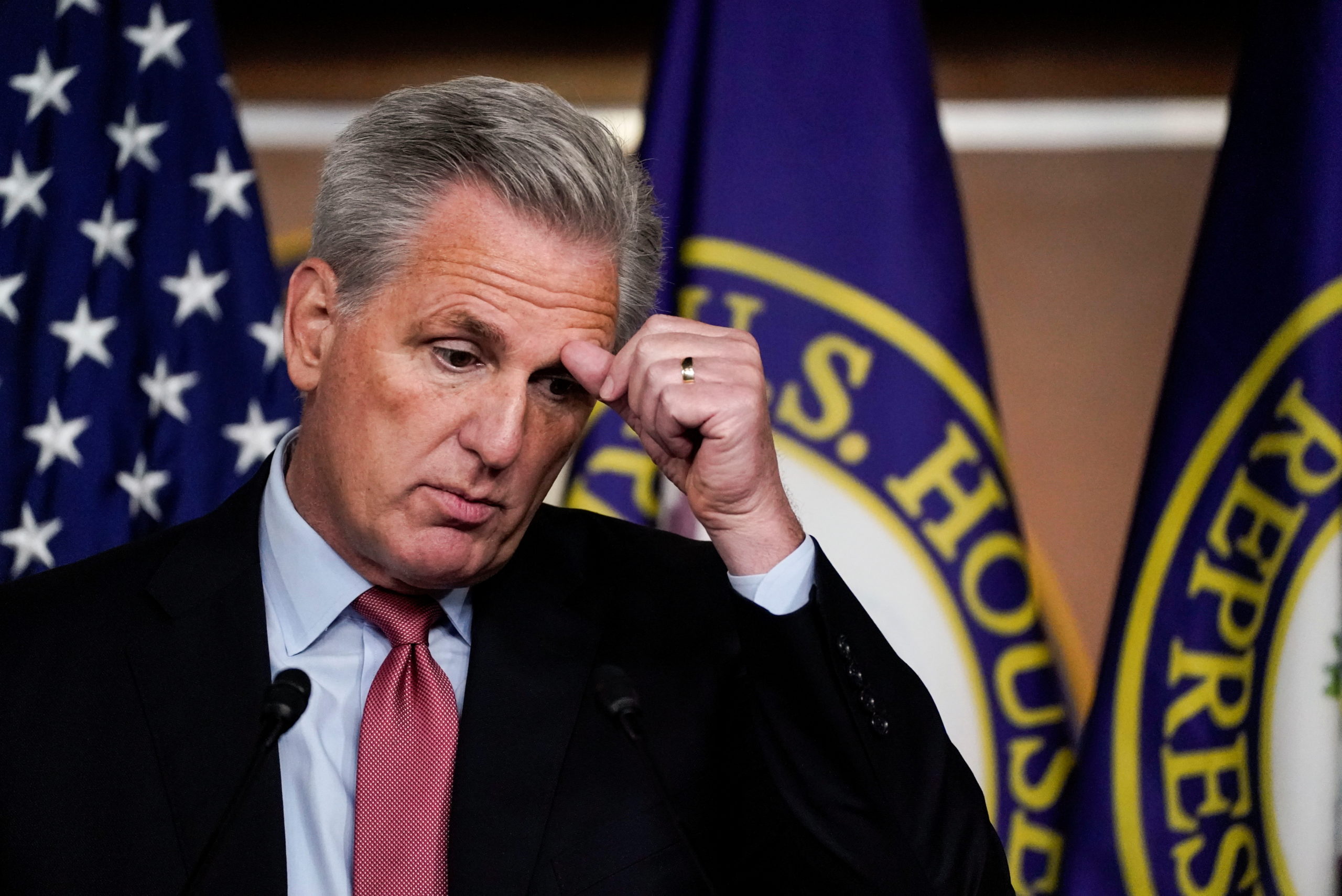 Kevin McCarthy no acepta bien a Adam Kinzinger como miembro del Comité 1/6