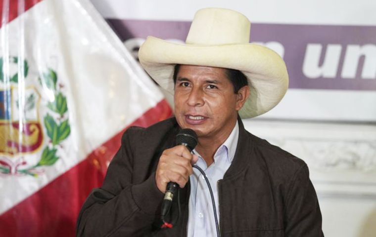 Está previsto que Pedro Castillo asuma el cargo el miércoles 28 de julio, Día de la Independencia de Perú, pero la votación legislativa es un formidable desafío a sus promesas.