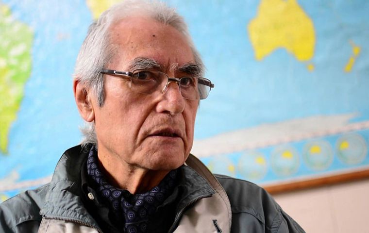 Héctor Béjar nominado como canciller peruano.  Un académico con una larga lista de apoyo a las revoluciones fallidas y los levantamientos armados.