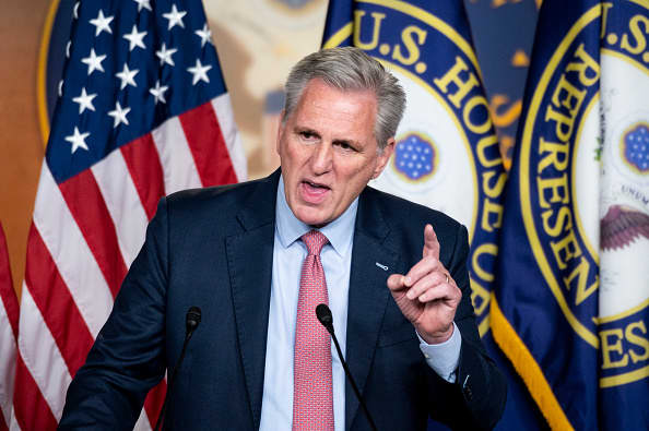 McCarthy amenaza con sacar a los miembros del Partido Republicano del comité de la Cámara de Representantes del 6 de enero después de que Pelosi rechazara a los aliados de Trump, Jordan y Banks