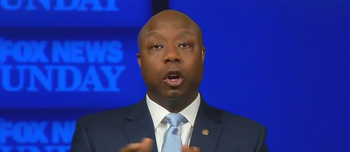 Tim Scott miente y dice que recortar las prestaciones por desempleo pone a la gente a trabajar