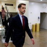 Tom Cotton se enfada porque los funcionarios de salud están tratando de detener las muertes de los republicanos por COVID