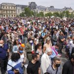 ¿Quiénes son los manifestantes franceses contra la regla de las vacunas y qué quieren?