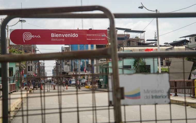 La ciudad fronteriza de Huaquillas ha sido testigo de una gran afluencia de migrantes y refugiados, en su mayoría de origen venezolano, que han huido de sus países debido a la crisis humanitaria.  Foto: Sebastián Astorga