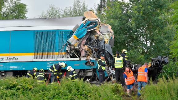 Los trenes chocaron cerca del pueblo de Milavce, a unas 140 millas al suroeste de la capital checa, Praga.