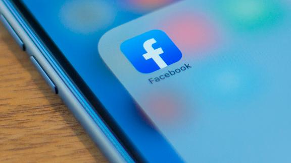 Facebook dijo que la operación vinculada a Rusia comenzó con la creación de lotes de cuentas falsas en 2020.