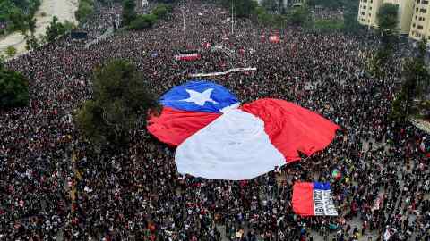 La convulsión social de Chile deja abierta la carrera presidencial