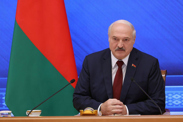 "No podrás sentarte en dos sillas".  Cómo reaccionó Rusia a las palabras de Lukashenka