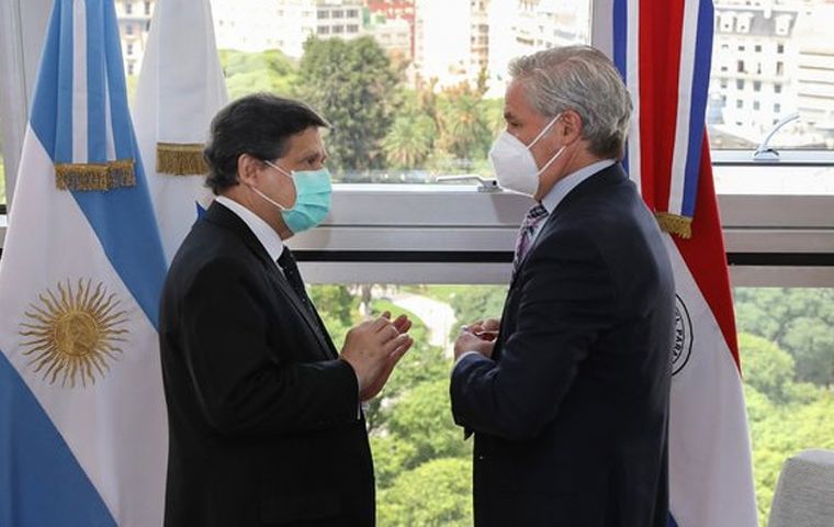 Paraguay insiste en reabrir fronteras con Argentina y apoya candidatura a presidencia de Celac