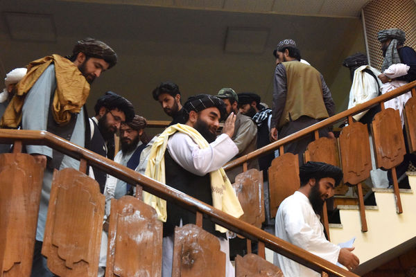 Embajador en Kabul: Rusia estaba lista para que los talibanes * llegaran al poder y establecieron contactos con ellos - Gazeta.Ru