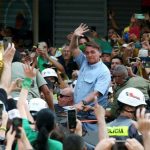 El presidente Jair Bolsonaro saluda a los partidarios durante una manifestación en el Día de la Independencia de Brasil en São Paulo el 7 de septiembre