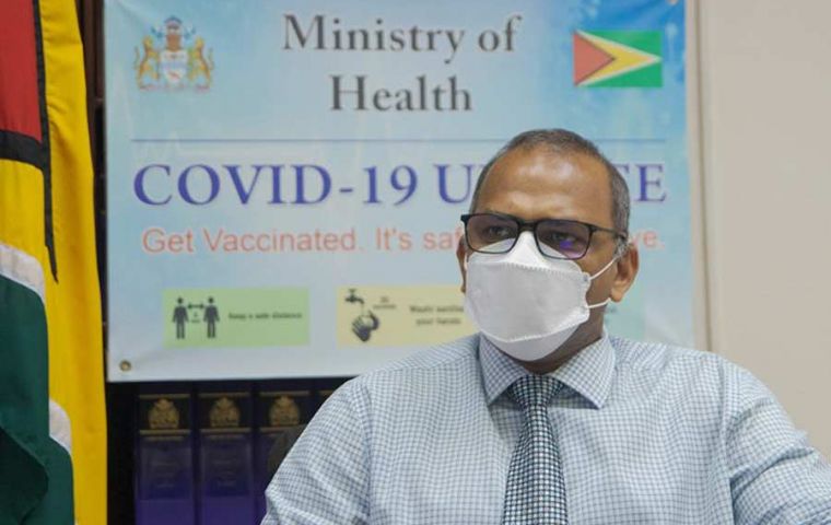 “Una vez que las personas estén vacunadas, los entornos serán más seguros”.  El ministro de Salud de Guyana, Frank Anthony, dijo