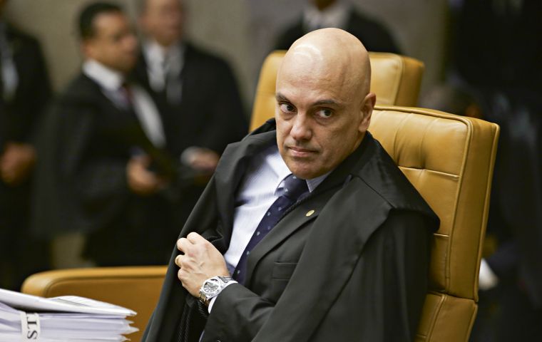 El némesis de Bolsonaro, De Moraes, necesita