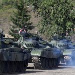 Serbia tira tanques a la frontera de Kosovo.  ¿Qué esta pasando?