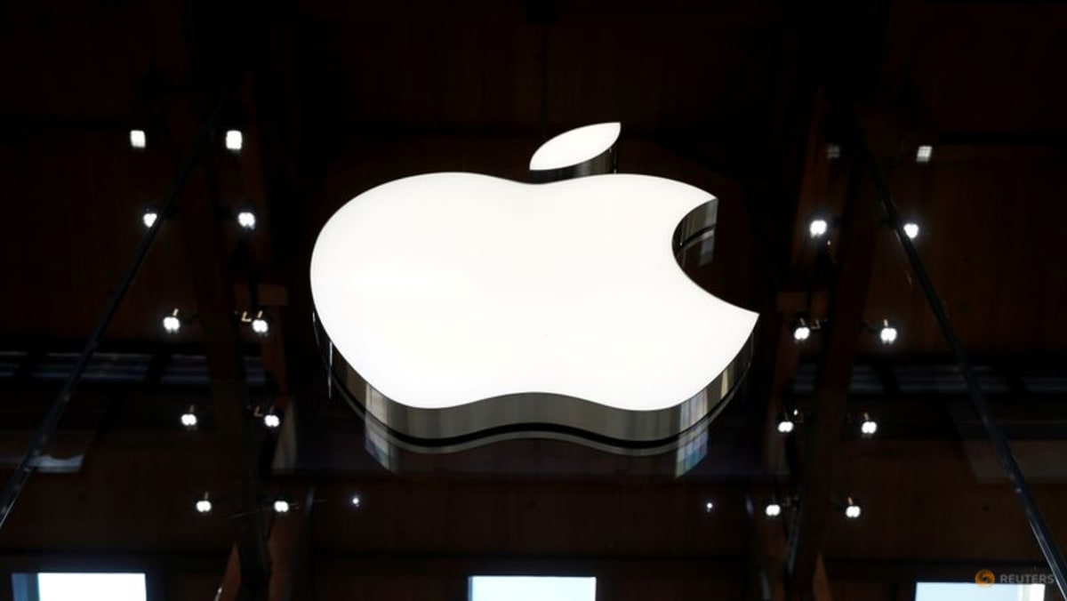 Apple les dice a los trabajadores que tienen derecho a discutir los salarios y las condiciones laborales