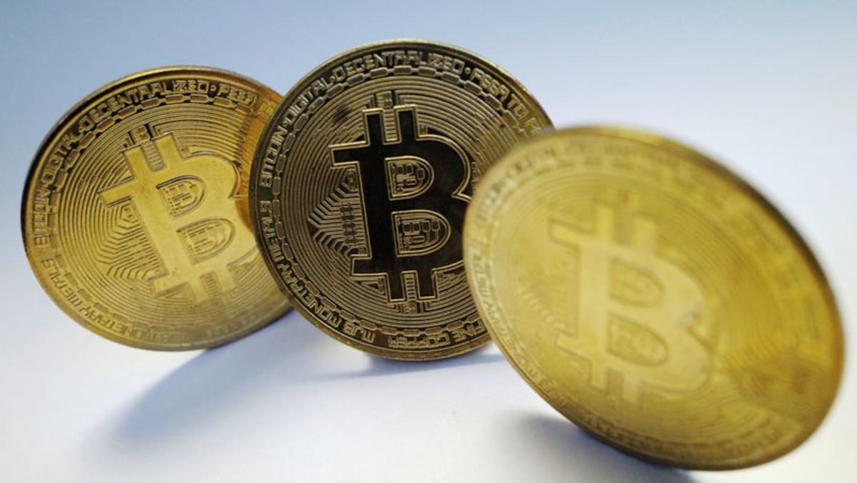 Bitcoin cae más del 4 por ciento a cerca de US $ 60,000