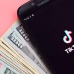 Conoce a los finfluencers: los gurús de la inversión de TikTok