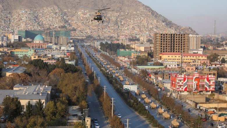 Desfile militar talibán.  Las nuevas autoridades afganas mostraron el equipo estadounidense y ruso capturado