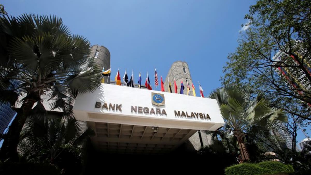 El banco central de Malasia mantiene estable la tasa clave para respaldar la recuperación económica