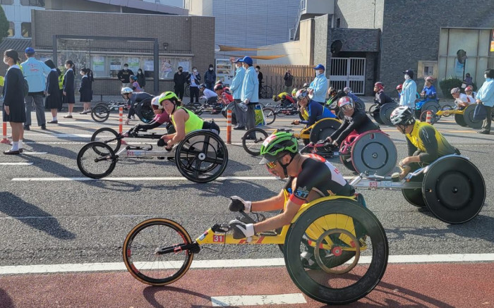 El medallista de oro paralímpico Pieter du Preez gana el quinto título del Maratón de Oita