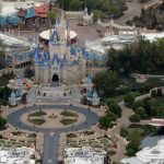 Es posible que los parques de Disney y Universal no reciban alegría inmediata a medida que regresan los visitantes internacionales