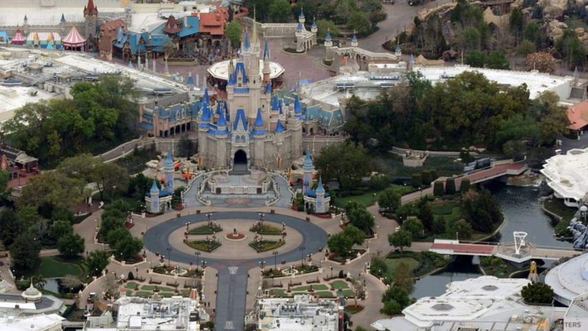 Es posible que los parques de Disney y Universal no reciban alegría inmediata a medida que regresan los visitantes internacionales