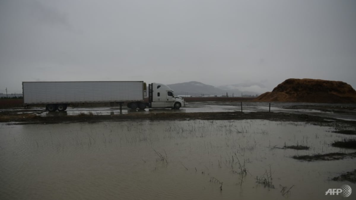 Ferrocarril de Canadá, enlaces de carreteras cortados por inundaciones y deslizamientos de tierra restablecidos