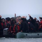 Francia amplía la vigilancia del mar mientras los migrantes prometen perseguir el sueño del Reino Unido
