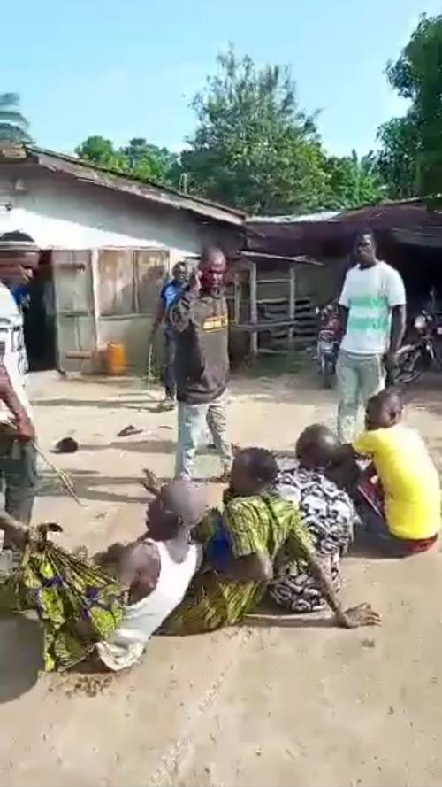 Jóvenes del Partido Democrático de los Pueblos atacan con machetes a un hombre de 80 años por desacuerdo político en Edo