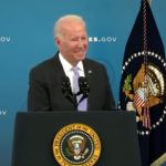 La Casa Blanca ahora dice que Biden está 'perfectamente cómodo' pagando a los inmigrantes ilegales después de llamar al informe 'Basura'