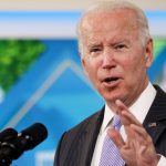 La administración de Biden suspende la aplicación del mandato comercial de vacunas