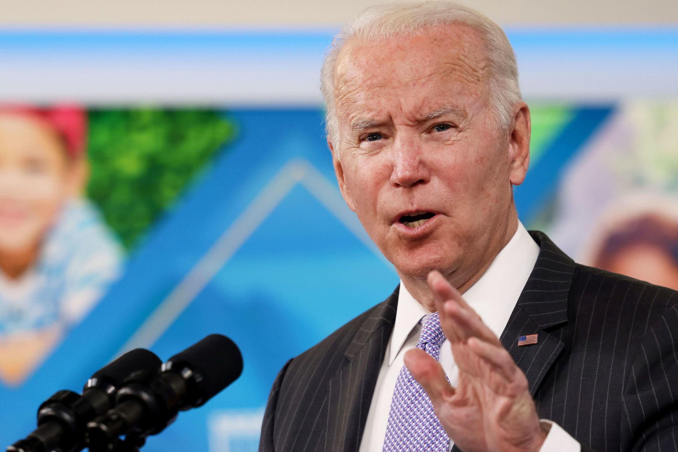 La administración de Biden suspende la aplicación del mandato comercial de vacunas