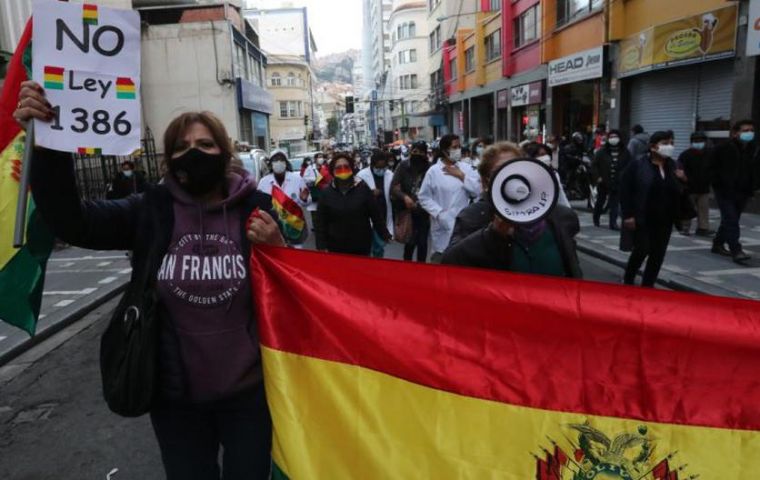 Nadie le ha dado al presidente Arce el derecho a matar la democracia, dijo Calvo