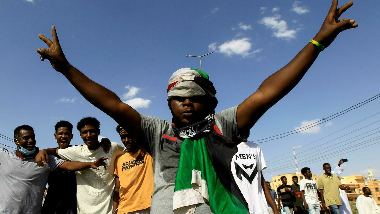 Las protestas en Sudán continúan después del día más mortífero desde el golpe militar