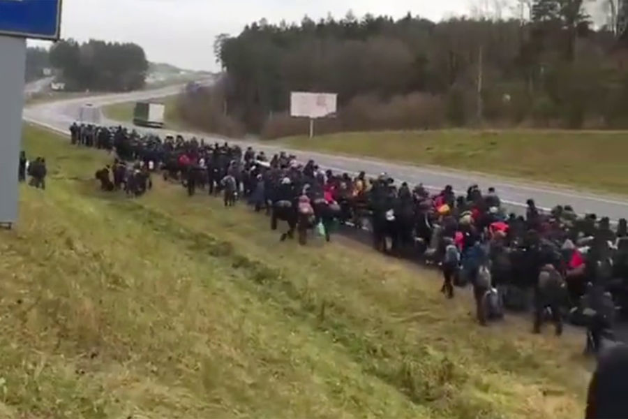 Las tropas polacas están en alerta por los migrantes en la frontera oriental - Gazeta.Ru
