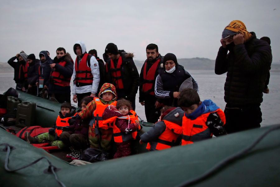 Londres señaló a París sobre trabajo ineficaz con migrantes tras la tragedia en el Canal de la Mancha - Gazeta.Ru
