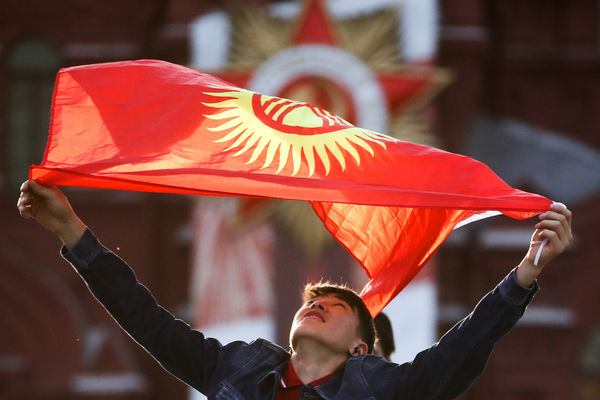 Los partidos pro-presidenciales ganan las elecciones en Kirguistán - Gazeta.Ru