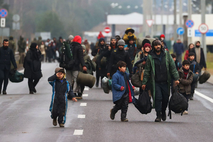 Minsk revela detalles de acuerdos con Berlín sobre corredor humanitario para refugiados - Gazeta.Ru