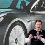 Musk pregunta a los seguidores de Twitter si debería vender el 10% de sus acciones de Tesla