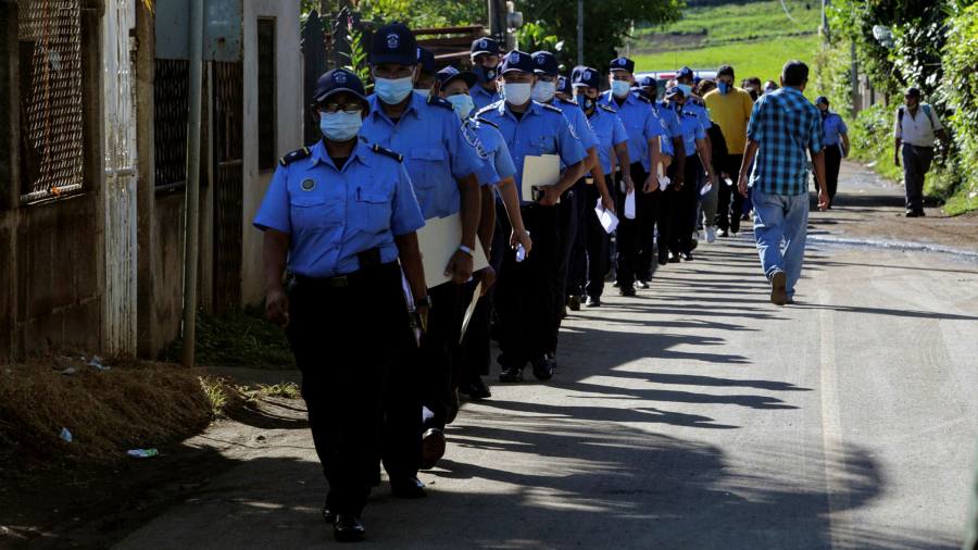 Ortega espera la victoria en las contaminadas elecciones de Nicaragua