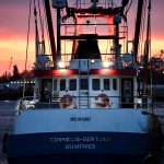 Un arrastrero británico Cornelis Gert Jan es visto amarrado en el puerto de Le Havre, luego de que Francia incautara el jueves a un arrastrero británico que pescaba en sus aguas territoriales sin licencia, en Le Havre, Francia, el 29 de octubre de 2021. REUTERS / Sarah Meyssonnier / Archivo Foto