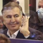 Saakashvili salió del juzgado en una ambulancia - Gazeta.Ru