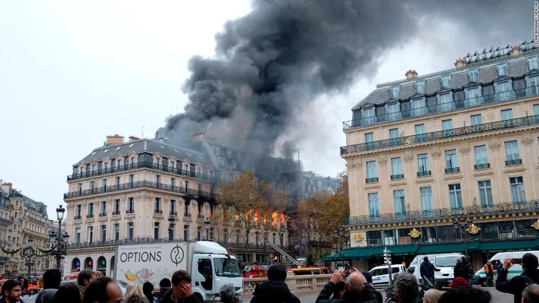 Se produce un incendio cerca de la Place de L'Opera en el centro de París