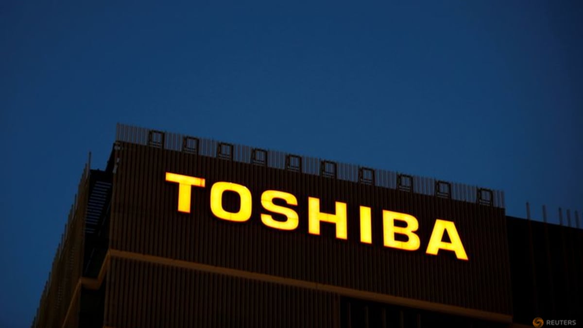 Toshiba considera dividirse en tres empresas para resolver el descuento del conglomerado