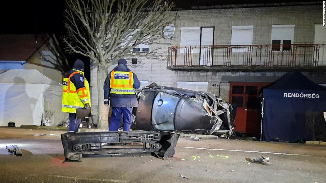 7 muertos al estrellarse un coche que transportaba a inmigrantes en Hungría