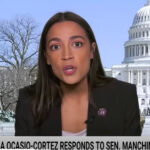 AOC ataca a Manchin y al Senado 'antidemocrático': 'Funciona como un club de viejos'